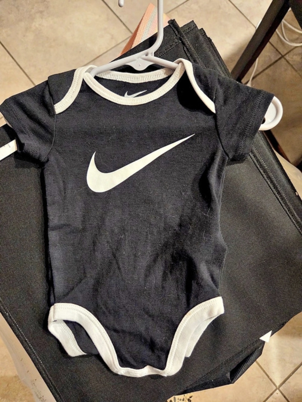 Nike Infant Short Sleeve Bodysuit Black & White 0-6M